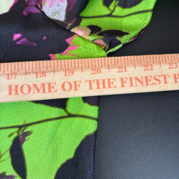 Natori Top Blouse Women's L Twist Neck Black Green Pink Floral Silky 3/4 Sleeve - Picture 8 of 13